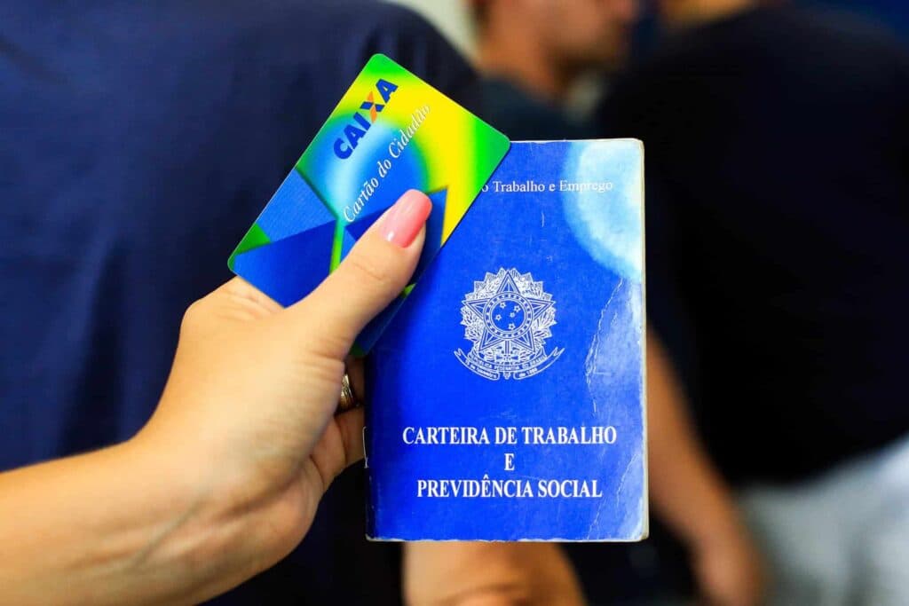 Saque FGTS libera até R$ 5 mil reais para brasileiros (Foto: Reprodução, Caixa Econômica) Saque FGTS libera até R$ 5 mil reais para brasileiros (Foto: Reprodução, Caixa Econômica)