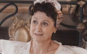 Cândida (Zezé Polessa) em cena de Amor Perfeito (Foto: Reprodução / Globo) Cândida (Zezé Polessa) em cena de Amor Perfeito (Foto: Reprodução / Globo)