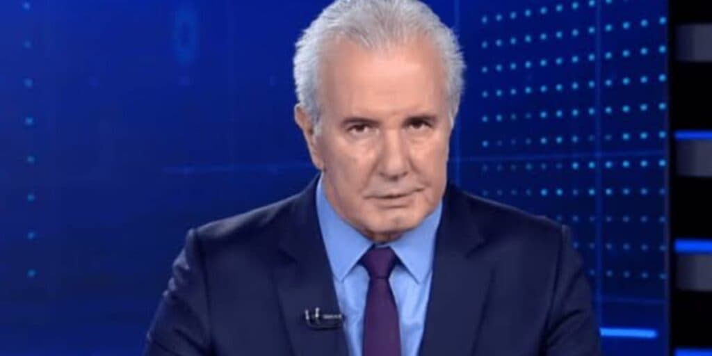 Celso Freitas nos estúdios do Jornal da Record (Reprodução: Record) Celso Freitas nos estúdios do Jornal da Record (Reprodução: Record)