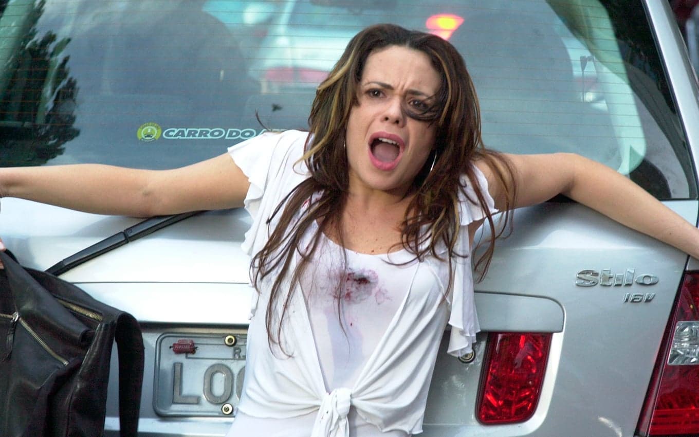 Fernanda (Vanessa Gerbelli) e Téo (Tony Ramos) são vítimas de bala perdida Fernanda (Vanessa Gerbelli) e Téo (Tony Ramos) são vítimas de bala perdida
