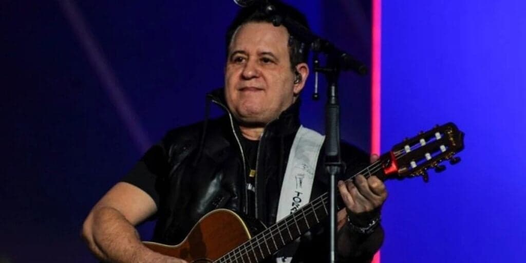 Atitude de Marrone com cantor sertanejo no meio de barbearia é flagrada e vídeo é exposto publicamente
