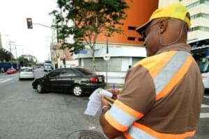Quem desrespeitar às novas regras terão que pagar uma multa de R$ 195, 23, além de 5 pontos na CNH (Foto Reprodução/Internet) Quem desrespeitar às novas regras terão que pagar uma multa de R$ 195, 23, além de 5 pontos na CNH (Foto Reprodução/Internet)
