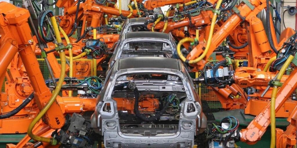 Hyundai, Volks e Mercedes: Fábricas de montadoras gigantes acabaram paralisando e essa é a situação hoje
