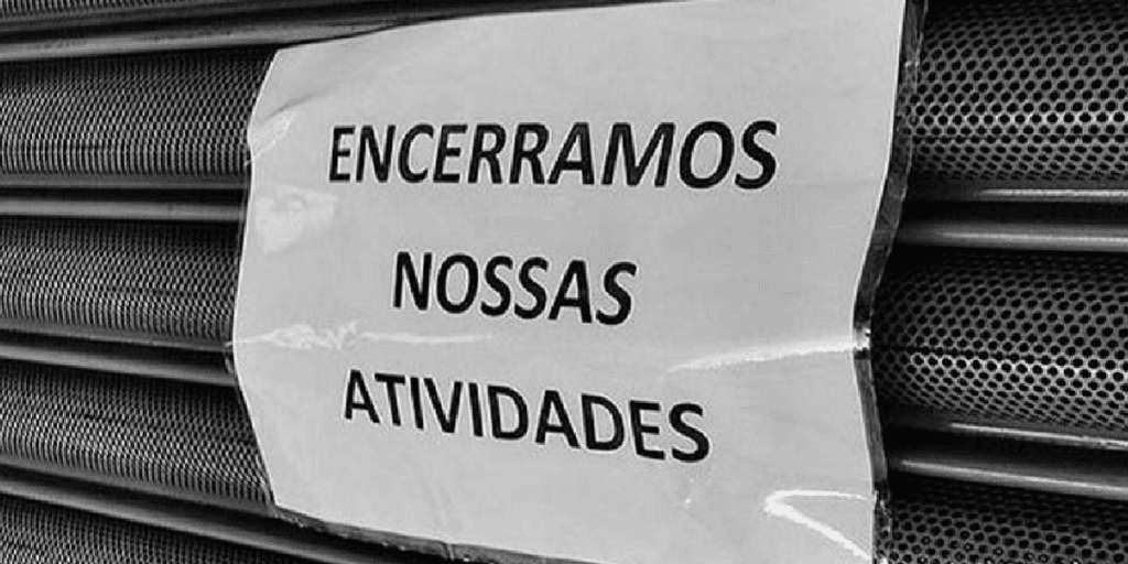Falência: O triste dia do fim de loja gigante de departamentos, esvaziamento de lojas e demissões