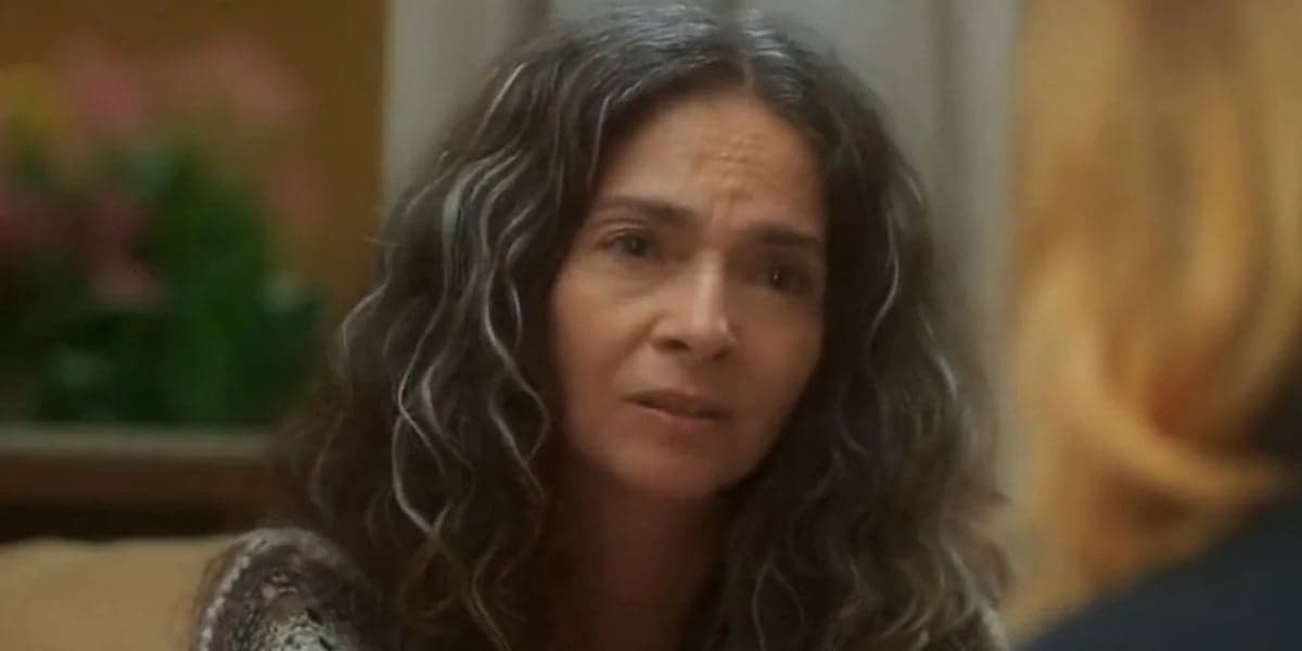 Dora (Claudia Ohana) terá discussões com Theo em "Vai na Fé" (Foto: Reprodução/TV Globo) Dora (Claudia Ohana) terá discussões com Theo em "Vai na Fé" (Foto: Reprodução/TV Globo)
