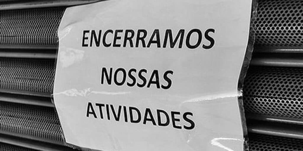 Demissão em massa, crise e pedido de falência: Empresa gigante acaba de exigir seu próprio fim