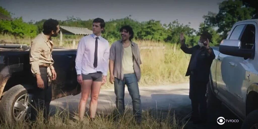 Terra e Paixão - Capacho de Antônio, Ramiro sequestra e aterroriza Franco: "Tira a cueca"
