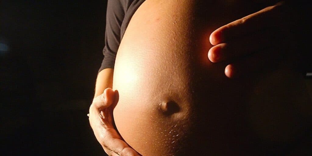 Nova lei é confirmada, afeta milhares de mães e você precisa saber o que tem por direito AGORA