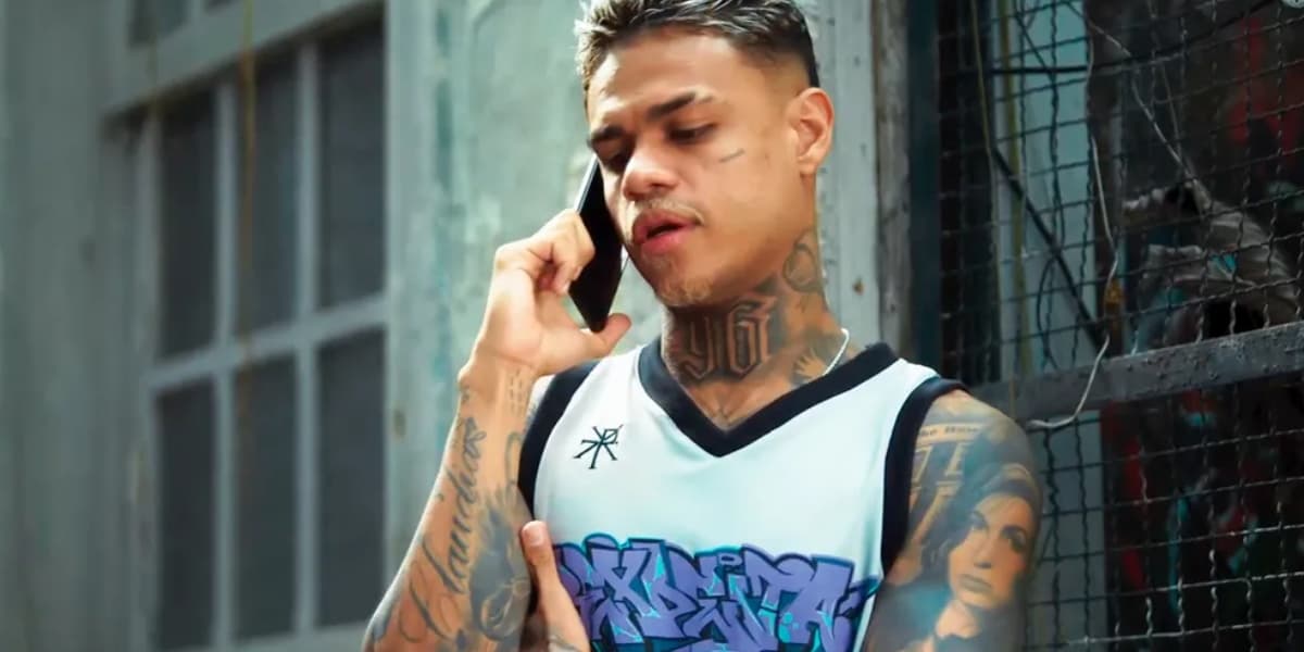 Hugo (MC Cabelinho) pode levar tiro em "Vai na Fé" (Foto: Reprodução/TV Globo) Hugo (MC Cabelinho) pode levar tiro em "Vai na Fé" (Foto: Reprodução/TV Globo)
