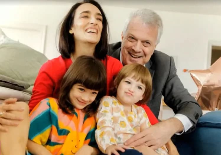 Pedro Bial com a esposa e filhas caçulas (Foto: Reprodução/Globo) Pedro Bial com a esposa e filhas caçulas (Foto: Reprodução/Globo)