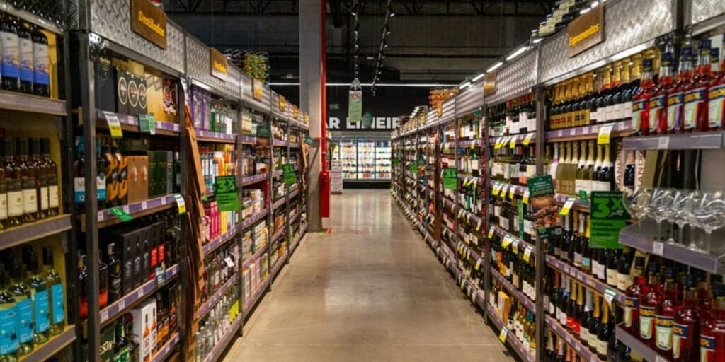 Dívida de mais de R$33 bilhões: Venda de rede de supermercados gigante acaba de ser anunciada em comunicado