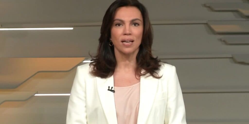 Ana Paula Araújo surge abraçada com outra âncora nos estúdios e entrega o que faz com ela: “Está errada”