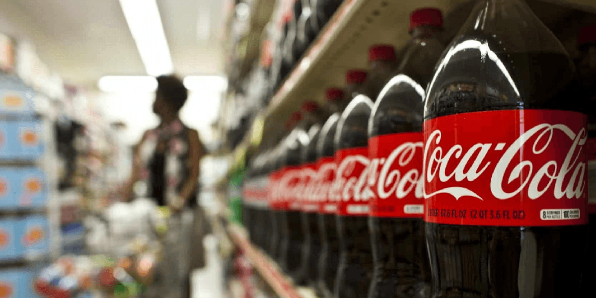 Garrafas da Coca-Cola no mercado (Foto: Reprodução/ Internet) Garrafas da Coca-Cola no mercado (Foto: Reprodução/ Internet)