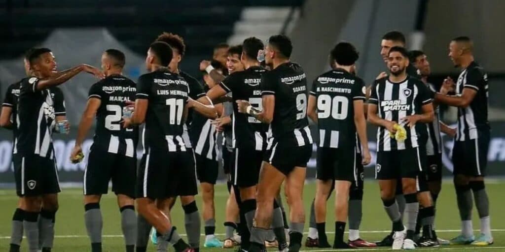 Proposta IRRECUSÁVEL e clube já está preparado: Ida de gigante do Botafogo para a gringa cai como bomba