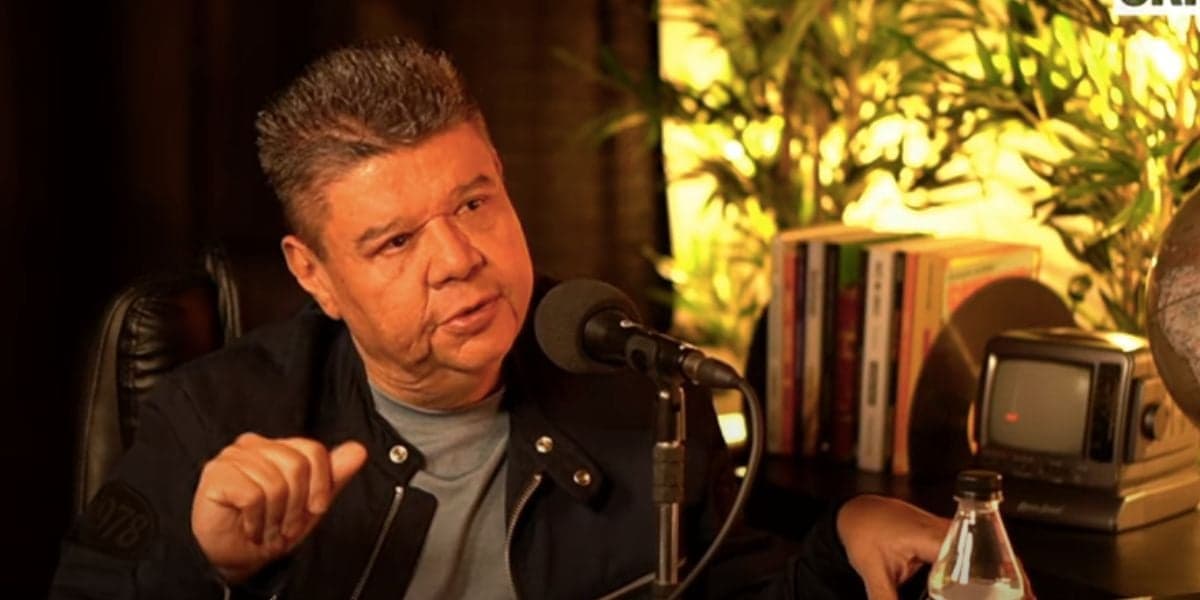 Marcinho Santos durante entrevista com André Piunt (Foto: Reprodução / YouTube) Marcinho Santos durante entrevista com André Piunt (Foto: Reprodução / YouTube)