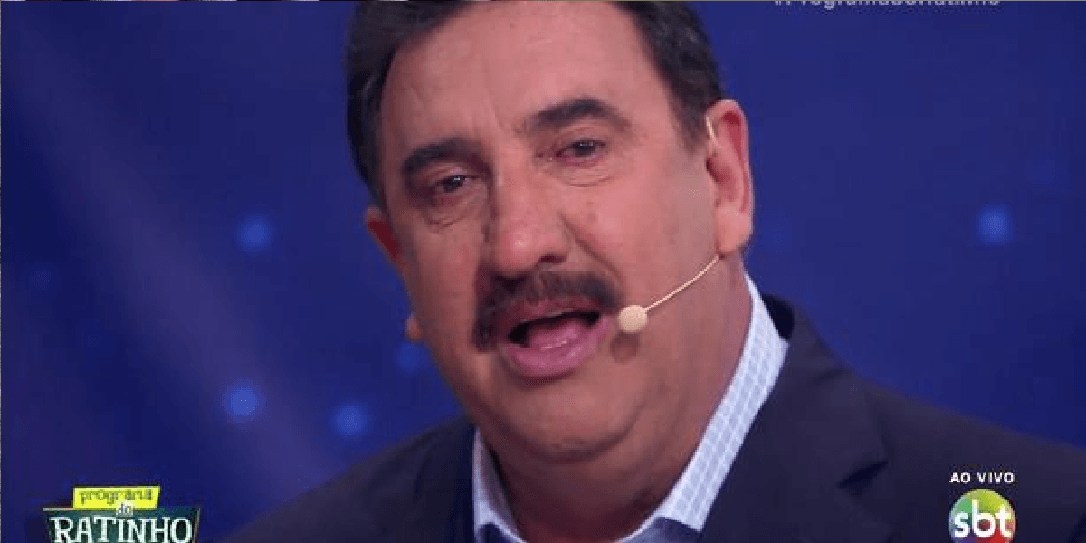 Ratinho chorando ao vivo no SBT (Foto: Reprodução/ Internet) Ratinho chorando ao vivo no SBT (Foto: Reprodução/ Internet)