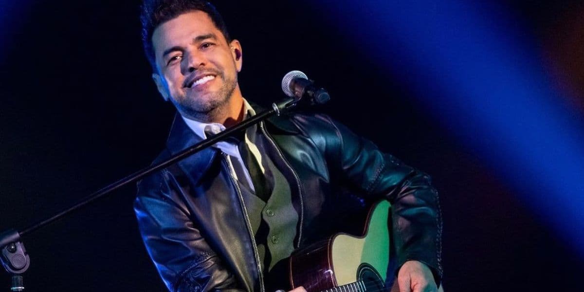 Zezé Di Camargo em show (Foto: Reprodução / Instagram) Zezé Di Camargo em show (Foto: Reprodução / Instagram)