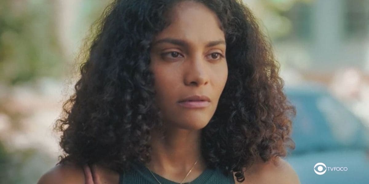 Aline (Bárbara Reis) na novela Terra e Paixão (Foto: Reprodução / Globo / Montagem TV Foco) Aline (Bárbara Reis) na novela Terra e Paixão (Foto: Reprodução / Globo / Montagem TV Foco)