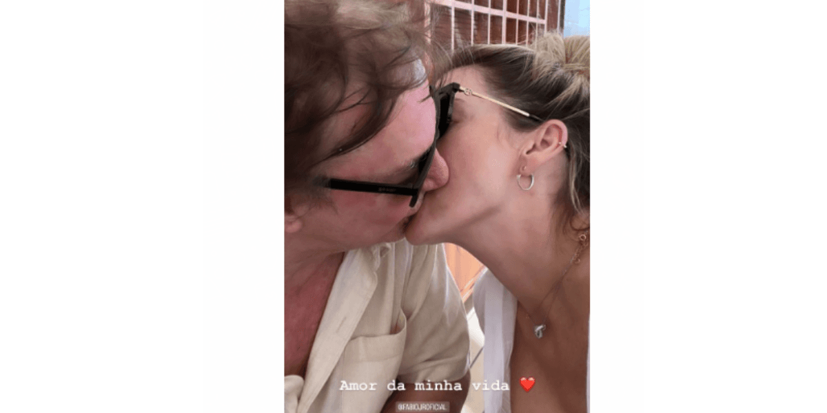 Fábio Jr. deixa discrição de lado e surge aos beijos com Fernanda Pascucci (Foto: Instagram)