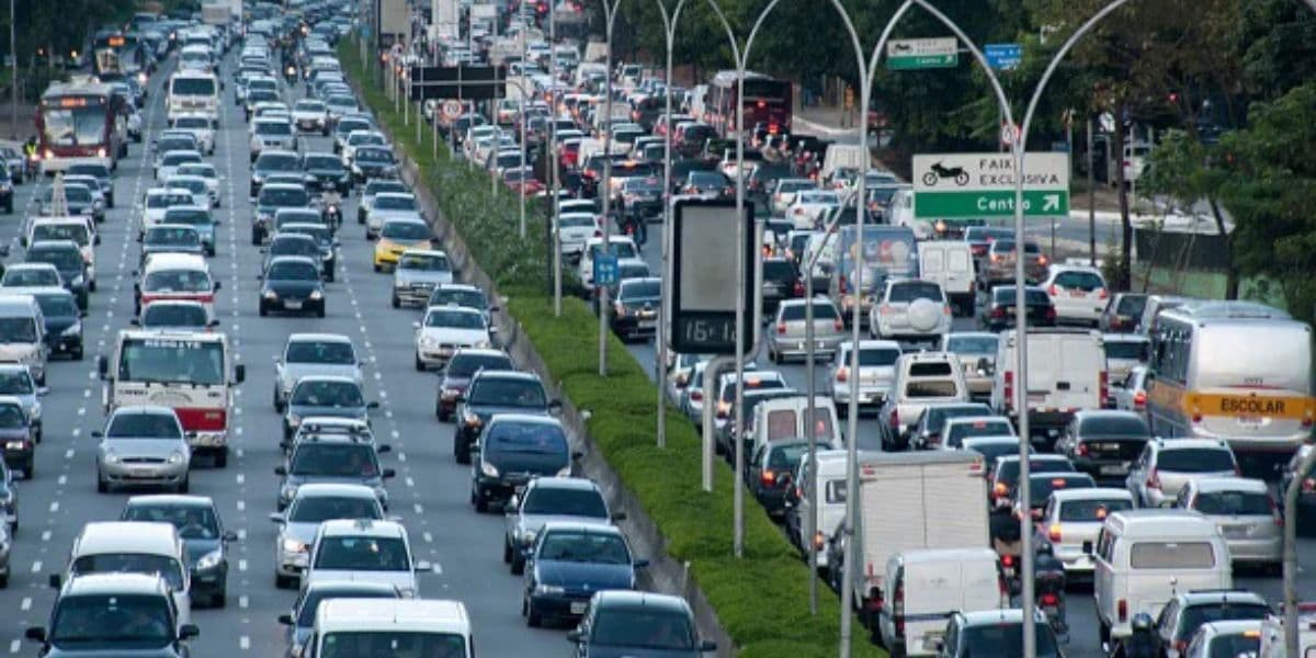 A lei é para evitar o maior fluxo de veículos e aliviar o trânsito (Reprodução: Internet) A lei é para evitar o maior fluxo de veículos e aliviar o trânsito (Reprodução: Internet)