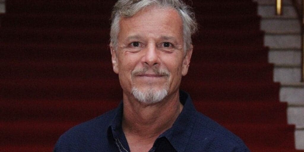 Diferença de 35 anos e flagra: Marcello Novaes, galã da Globo tem namoro com participante de reality exposto