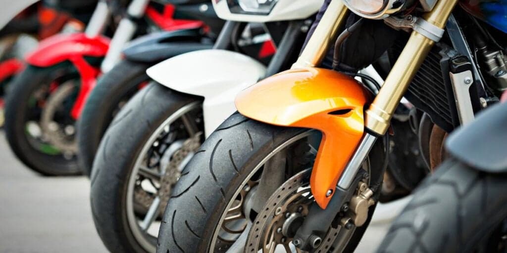 Para comemorar hoje (3): 7 motos para comprar por precinho incrível de até R$ 5 mil e que humilham as novas