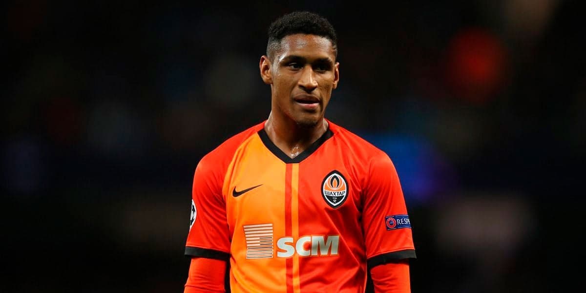 Tetê pode desembarcar no Cruzeiro de Ronaldo Fenômeno - Foto: Internet Tetê pode desembarcar no Cruzeiro de Ronaldo Fenômeno - Foto: Internet