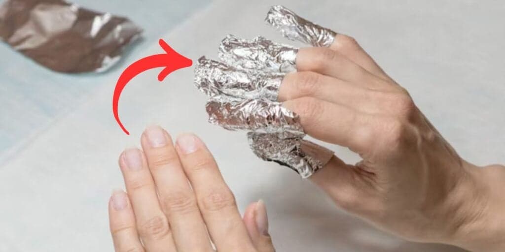 Papel alumínio nas unhas. Foto: Reprodução/ Papel alumínio nas unhas. Foto: Reprodução/