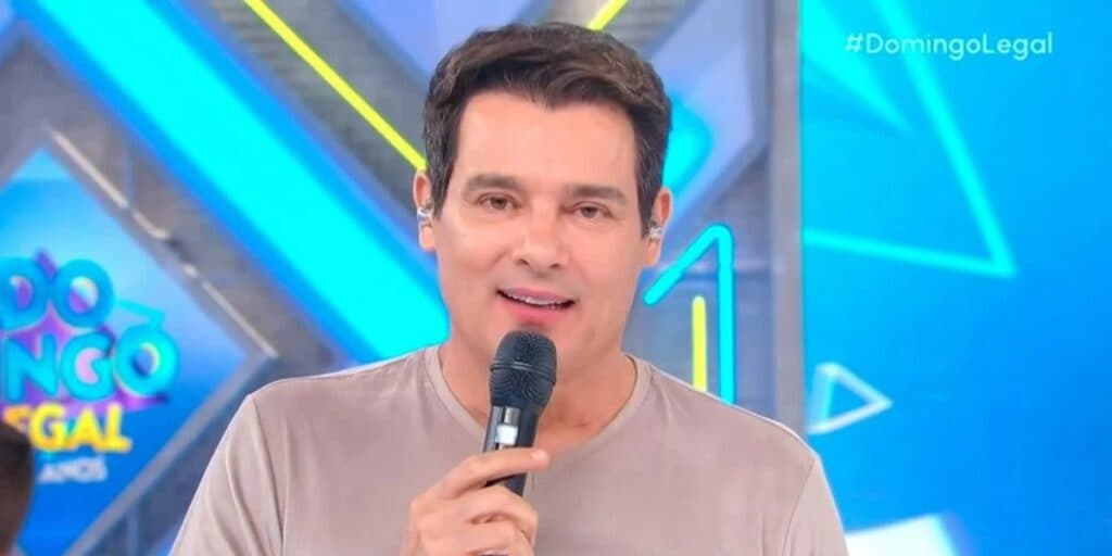Celso Portiolli interrompe Domingo Legal, olha às câmeras e acaba de fazer forte comunicado: "Sou"