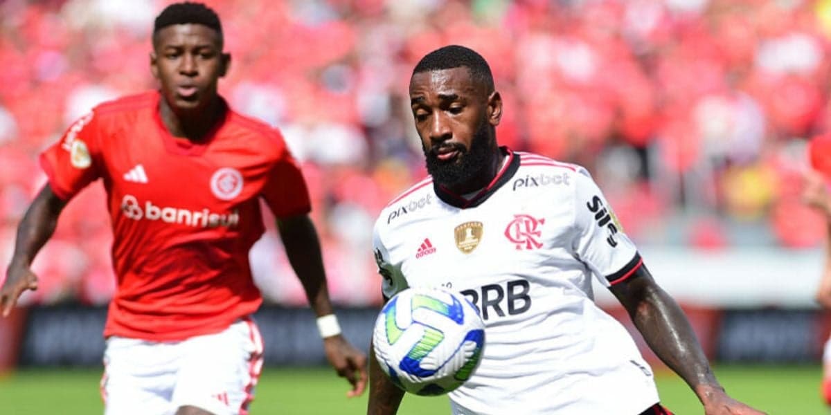 Gérson e Vitão disputando a bola - (Foto: Internet) Gérson e Vitão disputando a bola - (Foto: Internet)