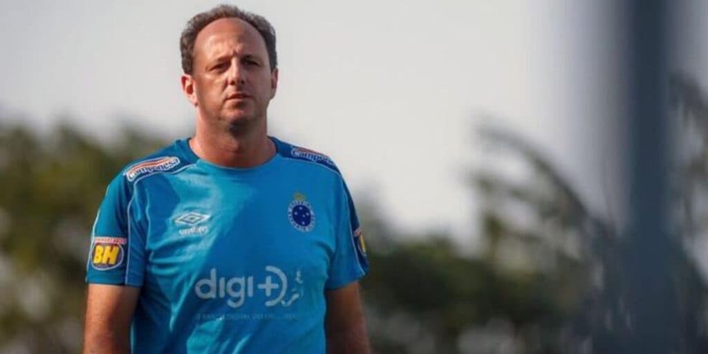 Após 4 anos, Ronaldo 'perdoa' Rogério Ceni e retorno triunfal do técnico gera revolta no Cruzeiro