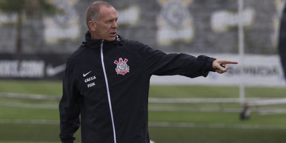 Mano Menezes quando treinava o Corinthians na sua última passagem- (Foto: Internet) Mano Menezes quando treinava o Corinthians na sua última passagem- (Foto: Internet)