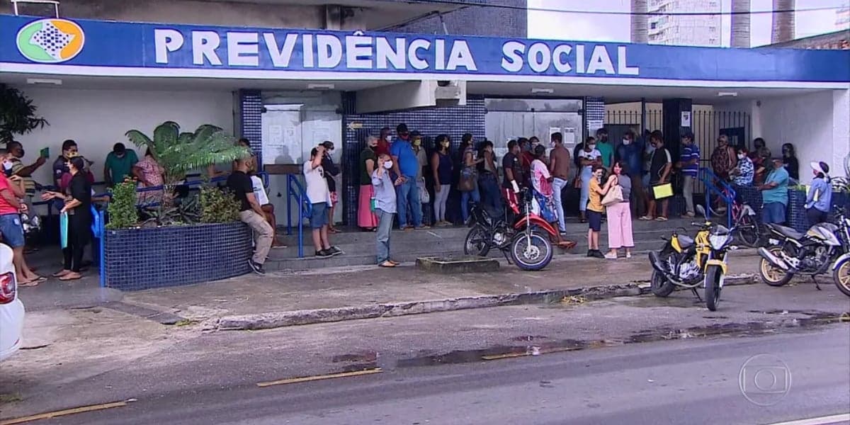 Fila da Previdência Social em Fortaleza (Foto: Reprodução/TV Globo) Fila da Previdência Social em Fortaleza (Foto: Reprodução/TV Globo)