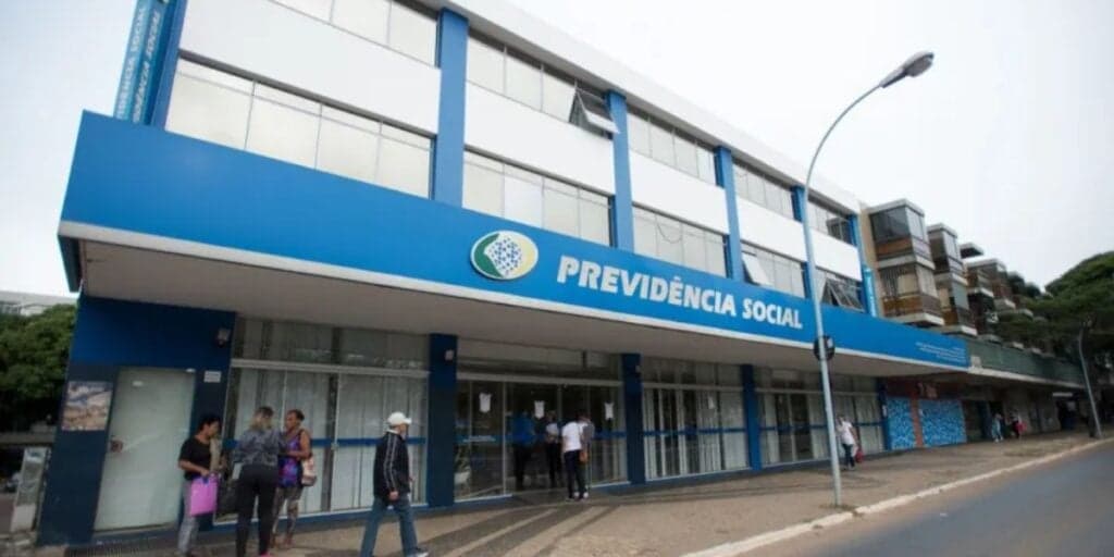 Brasileiros em festa: Mudança do INSS cai como um PRESENTÃO em agosto e grande vitória é confirmada
