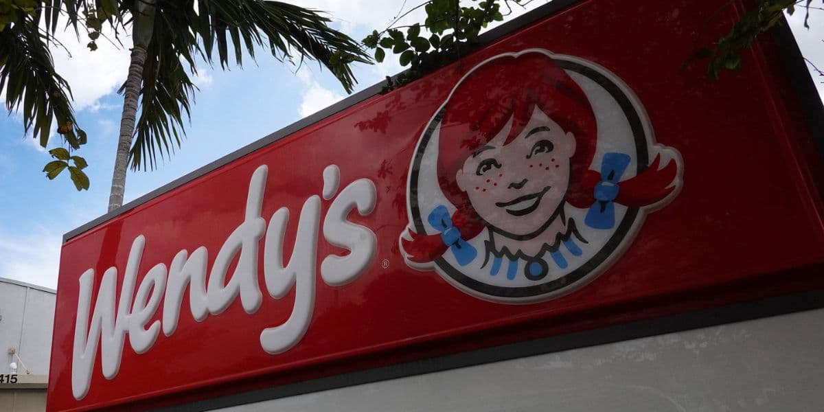 Wendy's leva esse nome como homenagem para a filha do fundador (Reprodução: Internet) Wendy's leva esse nome como homenagem para a filha do fundador (Reprodução: Internet)