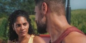 Aline (Bárbara Reis) e Jonatas (Paulo Lessa) em "Terra e Paixão" (Foto: Reprodução/TV Globo)