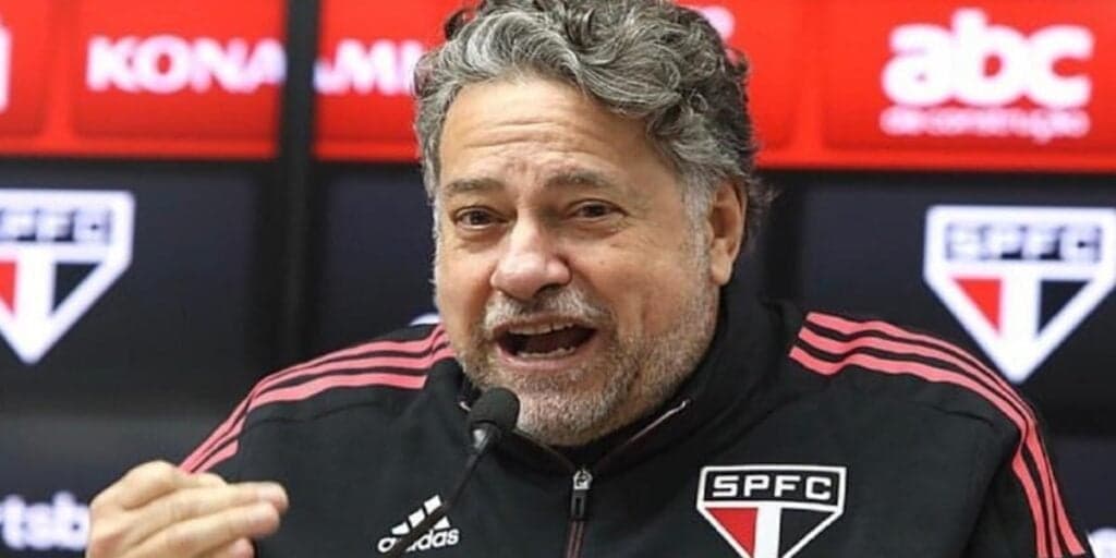 Acaba de ser confirmado: Casares toma atitude crucial sobre renovação da principal estrela do São Paulo