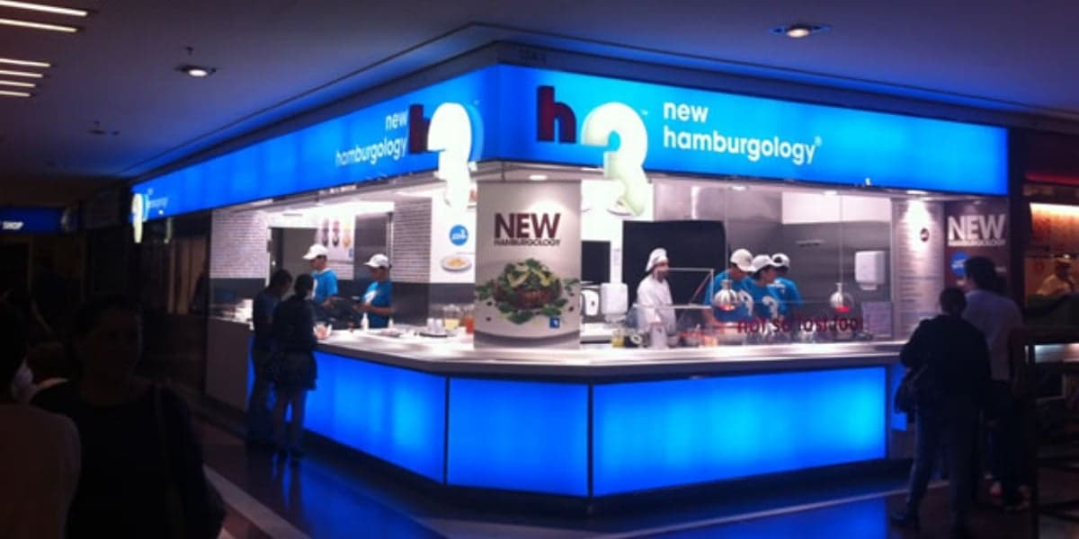 Hamburgueria H3 era conhecida como New H3 Hamburgology e chegou apavorando rivais como o Burger King (Foto Reprodução/Internet) Hamburgueria H3 era conhecida como New H3 Hamburgology e chegou apavorando rivais como o Burger King (Foto Reprodução/Internet)