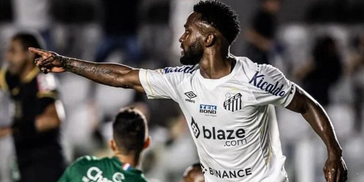 Está fora: Santos finalmente consegue vender o jogador mais odiado do elenco e ainda vai ganhar milhões - Foto | Reprodução: Internet