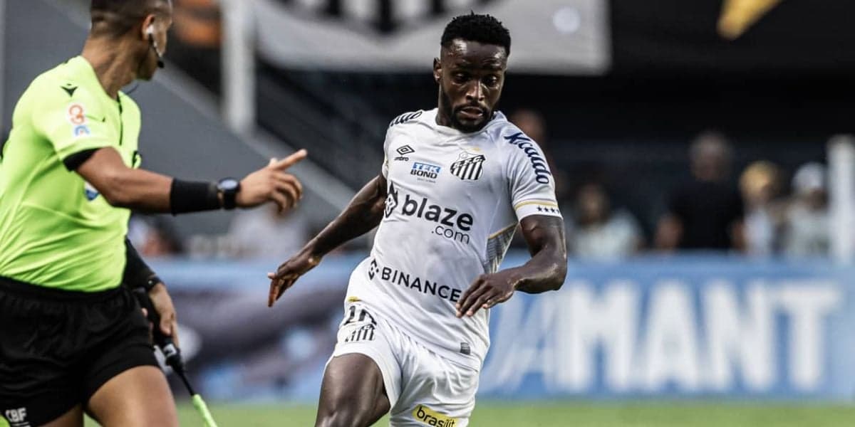 Está fora: Santos finalmente consegue vender o jogador mais odiado do elenco e ainda vai ganhar milhões - Foto | Reprodução: Internet 