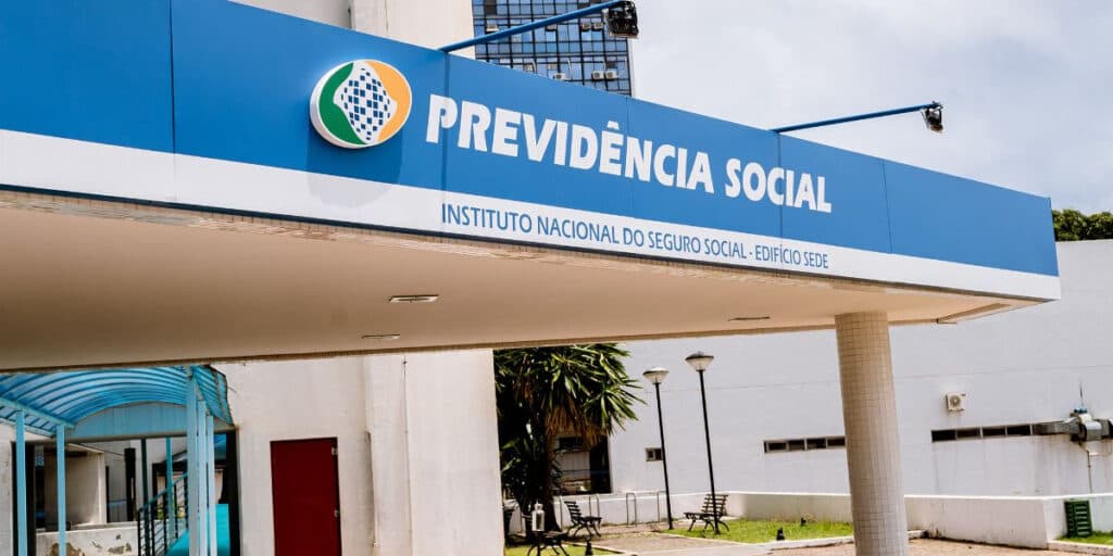 Alerta do INSS hoje (17) para você fugir da fila: Nova lei anunciada e documentos exigidos a partir de agora