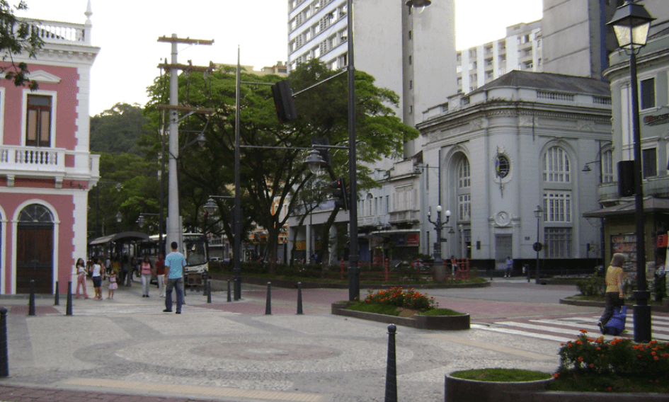 http://tvfoco.uai.com.br/wp-content/uploads/2015/05/Daniela-Mercury.jpg