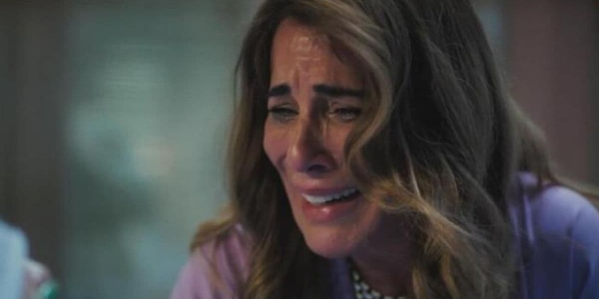 Em Terra e Paixão, Irene irá se desesperar e cair em lágrimas com a morte do amante (Foto Reprodução/Tv Foco) Em Terra e Paixão, Irene irá se desesperar e cair em lágrimas com a morte do amante (Foto Reprodução/Tv Foco)