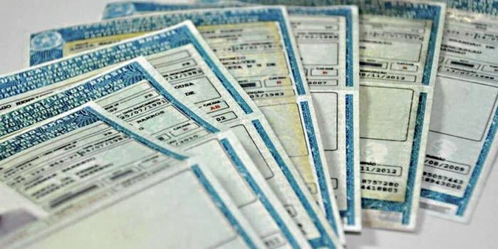 Fim do pagamento da CNH em 2023: Adeus ao pagamento de documento cai como presente a milhares no Brasil