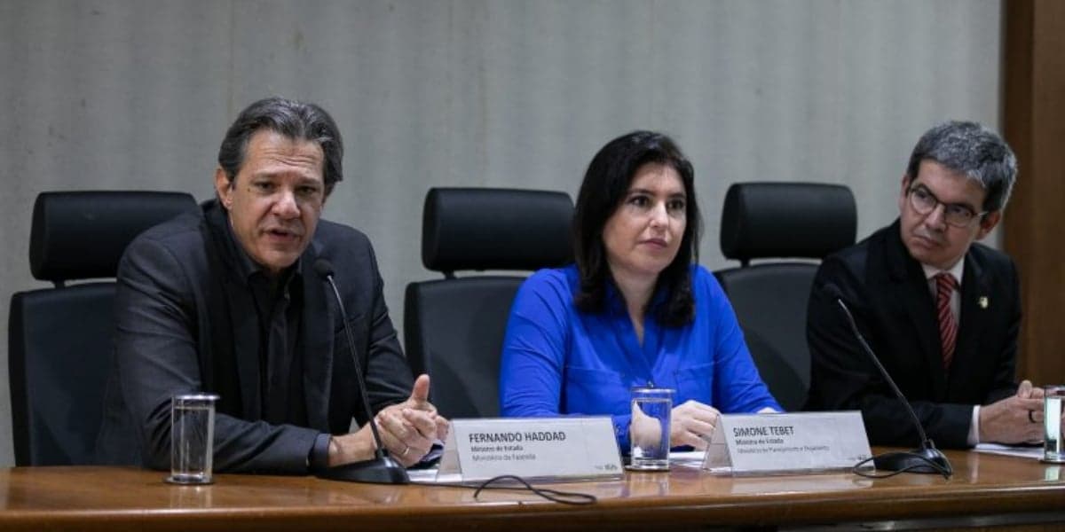 Ministros Haddad e Simone Tebet e o líder do governo no Congresso, Randolfe Rodrigues (Foto: Washington Costa/MPO) Ministros Haddad e Simone Tebet e o líder do governo no Congresso, Randolfe Rodrigues (Foto: Washington Costa/MPO)