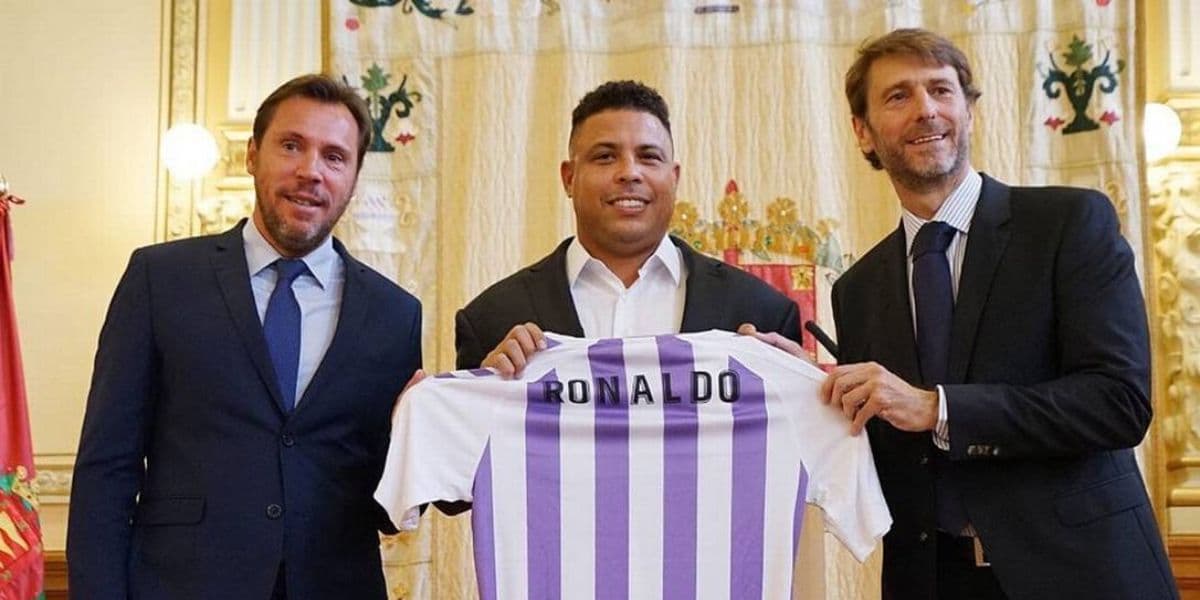 Ronaldo quando comprou o Valladolid - (Foto: Internet) Ronaldo quando comprou o Valladolid - (Foto: Internet)