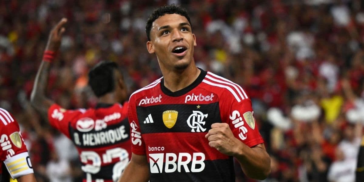 Mais de R$ 100 milhões e contrato pra xodó de Tite: Textor chega como um meteoro pra desfalcar o Flamengo - (Foto: Internet)