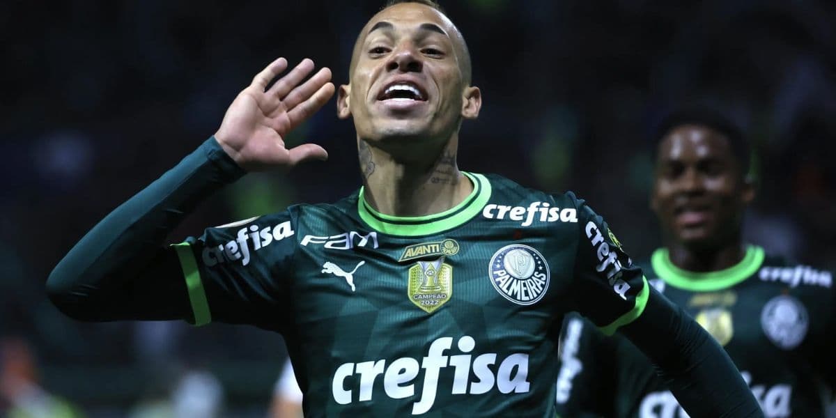 Novo 'camisa 9' no Vasco: Pedrinho volta e está assinando com atacante do Palmeiras como substituto de Vegetti - Foto | Reprodução: Internet Novo 'camisa 9' no Vasco: Pedrinho volta e está assinando com atacante do Palmeiras como substituto de Vegetti - Foto | Reprodução: Internet