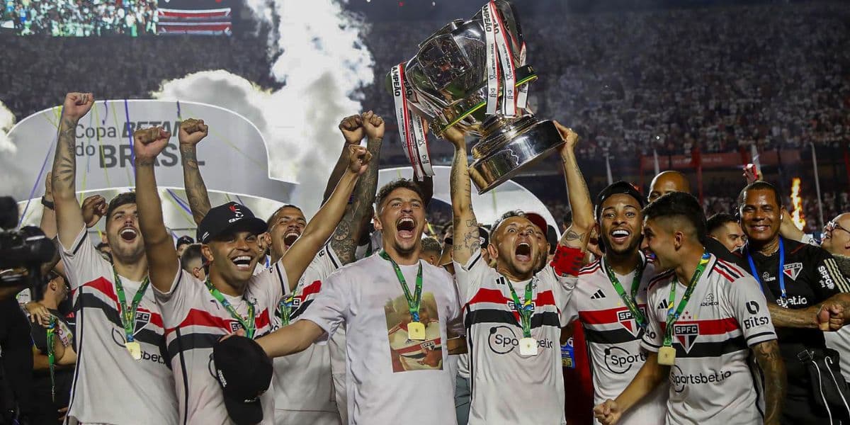 São Paulo campeão da Copa do Brasil - (Foto: Internet) São Paulo campeão da Copa do Brasil - (Foto: Internet)
