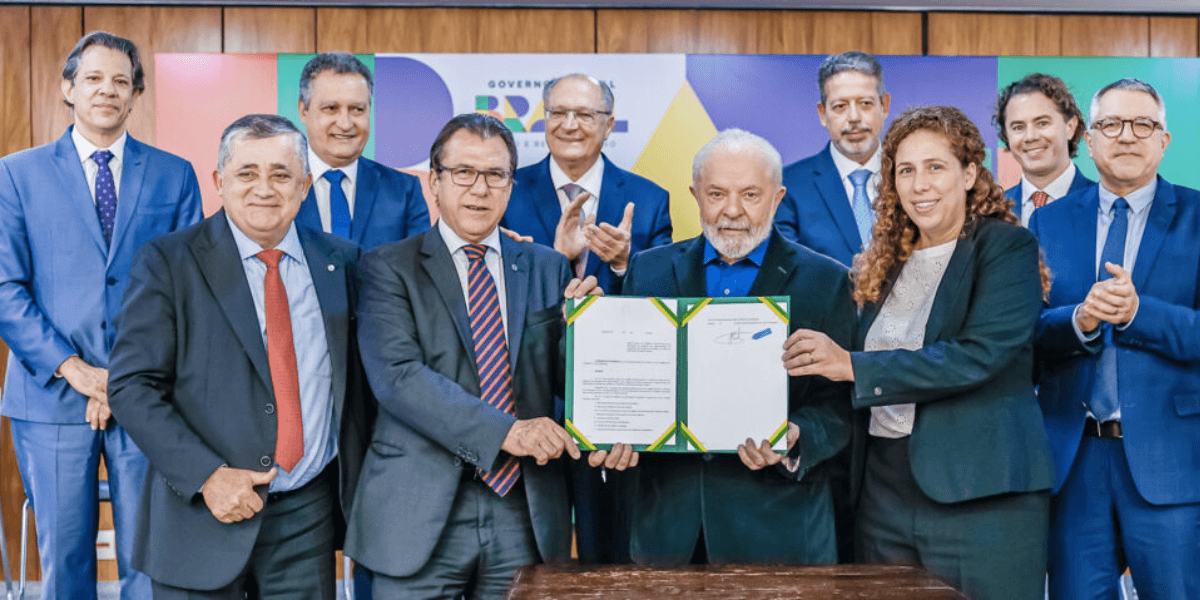 Lula defini novo salário mínimo (Reprodução/Internet) Lula defini novo salário mínimo (Reprodução/Internet)